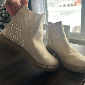 Tan suede boot withh gems